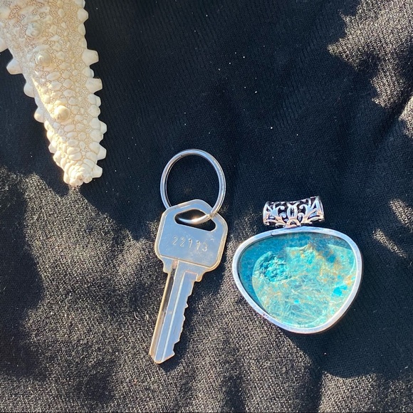 Turquoise statement pendant - Picture 5 of 6